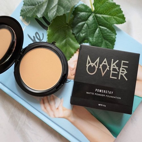 New post is UP on the blog! It’s @makeoverid Powerstay Matte Powder Foundation, the lightweight powder based foundie, like a compact face powder.
_
Read the review here 👉🏼bit.ly/MOpowerstay or link on bio ✨
.
.
.
#mrshidayahpost #mrshidayahreview #makeoverid #MakeOverFave #ComplexionMastery #clozetteid #makeup #mattepowder