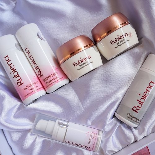 New post is UP on the blog! Read my latest review about @rubienabeauty Brightening Series, perfect for all skin types, to get brighter skin. Read here 👉🏼bit.ly/Rubiena or link on my bio 💕
.
.
.
#rubienabeauty #rubiena #rubienabrighteningseries #cerahitucantik #localbrand #skincare #skincareregimen #clozetteid #beautybloggerid #ibbloggers