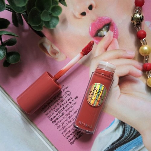 New post is UP on the blog! MISSHA Pop Tastic Jelly Tint in Maple Latte. Not the typical Korean lip tint shade (red, orange), a mauve color/ pink with brown hint.
_
Read the review here 👉🏼 bit.ly/misshajellytint or link on bio 💋
.
.
.
#mrshidayahreview #mrshidayahpost #koreanbeauty #makeup #clozetteid #missha #liptint #lipstickjunkie
