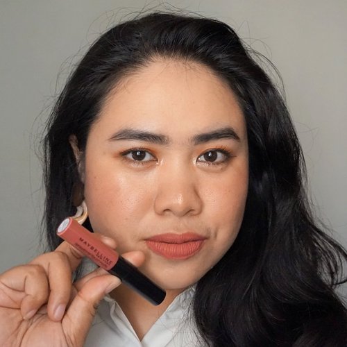 New pos is UP on the blog! It’s @maybelline Sensational Liquid Matte, the cheaper version of SuperStay Matte Ink. The texture is not so similar but it does give the same finish: matte! Read more about the latest liquid lip product from Maybelline NY on my blog, as usual link on bio 💄...#mrshidayahpost #mrshidayahreview #maybelline #sensationalliquidmatte #perfectpout #lipstickjunkie #lipstickreview #clozetteid