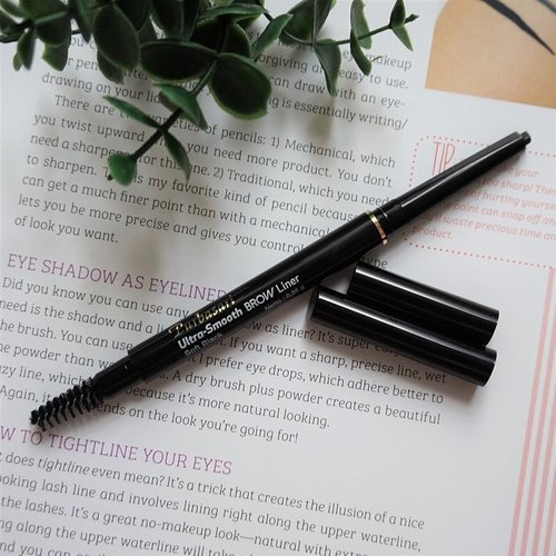 Just yesterday updated my blog with @purbasarimakeupid Ultra-Smooth Brow Liner in Soft Black, I couldn’t use it this morning because it wasn’t retracted. Couldn’t use it properly, what a short life!
Anyway, read my review about it, just click link on bio ✨
.
.
.
#mrshidayahreview #mrshidayahpost #purbasarimakeup #browmakeup #clozetteid #motd #browonfleek