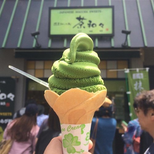 Matcha ice cream ✔️
.
.
.
#clozetteID #asakusa #sensojitemple #wheninTokyo #leisure #travel #wyntraveldiary #matchaicecream #greentea #macchasweets