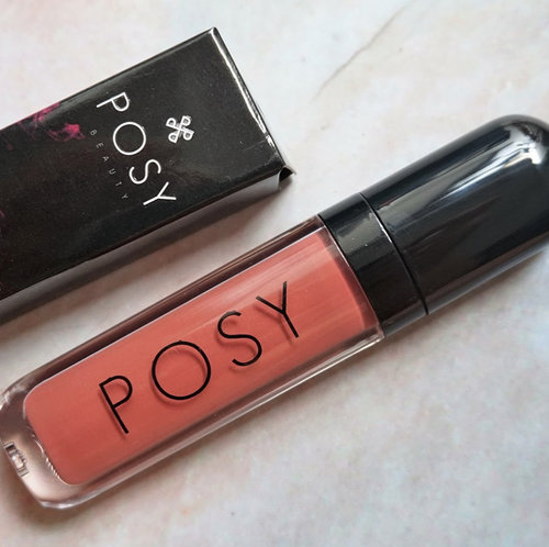 New post is UP on the blog! Another newcomer in town but sure it’ll be everyone’s favorite. @posybeauty.id in WRATH, one of the five shades from Sins of Desire collection. Love its color, lightweight texture, and sleek packaging. Read the review here 👉🏼 bit.ly/posybeautyreview or link on my bio 💄
.
.
.
#posybeauty #makeup #lipstickjunkie #mattelipstick #lipsticklover #clozetteid #mrshidayahpost