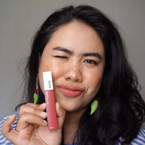 Invest in this long lasting-waterproof @maybelline SuperStay Matte Ink in 225 Delicate! Your everyday color for perfect pout. Read more about the review, link on bio 💋...#mrshidayahreview #mrshidayahpost #maybelline #mnyitlook #superstaymatteink #perfectpout #lipstickreview #lipstickjunkie #clozetteid
