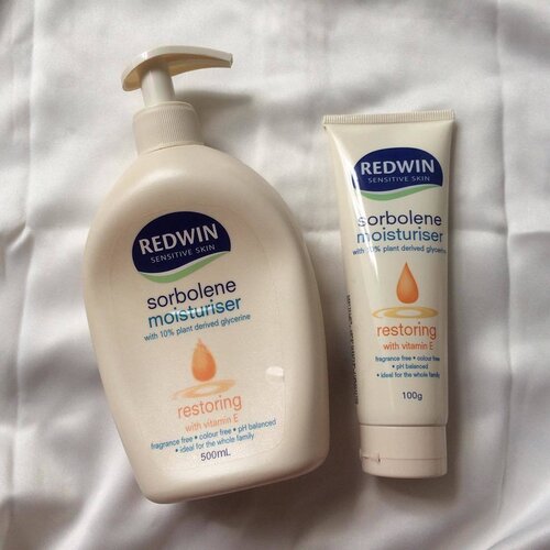 My forever favorite body lotion because its moisturiser magic. I wrote a review about Redwin Sorbolene Moisturiser, link on bio.
#redwin #redwinaussie #bodycare #bodylotion #parabenfree #fdbeauty #clozetteID