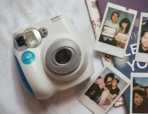 This is the one & only Instax Mini 7s I have. I bought it circa 2012/2013, barely used it. Captured a few sweet old memories back in those days._And I let it alone, abandoned it deep down on the cabinet. I haven’t checkin’ out whether it’s still functional or not._Why don’t give it a try? Bring it on to capture another joyful journey 📷...#clozetteid #instaxmini #polaroidsnap #polaroidgram #instaxmini7s #picoftheday #instaxindonesia