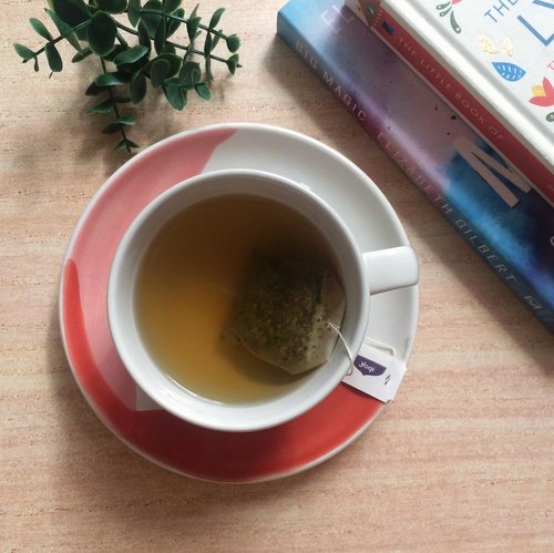“A woman is like a tea bag, you can’t tell how strong she is until you put her in hot water,” - Eleanor Roosevelt...#yogitea #yogiteatime #chicanddarling #lifewithchicanddarling #clozetteid #leisuretime #teatime #simplepleasures
