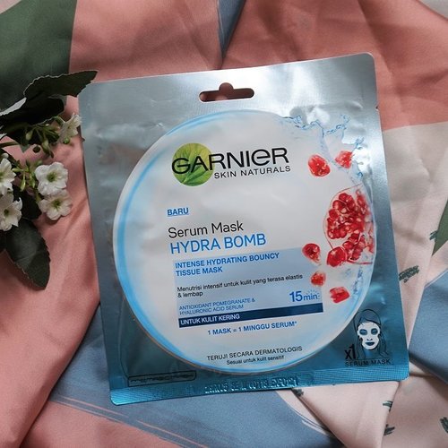 New post is UP on the blog! It’s @garnierindonesia Serum Mask Hydra Bomb Pomegranate, another variation from Garnier Serum Mask range._I got this from the last @femalebloggersid event and it’s actually for dry skin, mine is oily. But it still worked well on my oily skin._Read the review here 👉🏼 bit.ly/garnierpome 🌱...#mrshidayahpost #mrshidayahreview #garnierindonesia #femalebloggersid #IFBxGarnier #clozetteid #garnierhydrabomb #skincareroutine #tissuemask