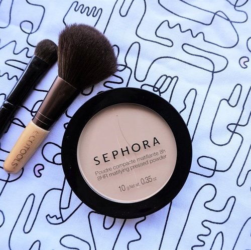 New post is UP on the blog! It’s @sephoraidn 8HR Mattifying Pressed Powder, my current face powder and already hit the pan. Love its not powdery texture, medium coverage & mattify the skin quite well.
_
Read the review here 👉🏼 bit.ly/sephoramattpowder or link in bio 💋
.
.
.
#MrsHidayahPost #MrsHidayahReview #sephoraindonesia #makeup #mattemakeup #makeupjunkie #makeupaddict #clozetteid