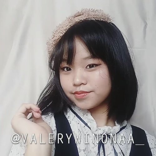 Want to see how i do this simple victorian makeup? Just go to my own Youtube Channel❤❤
─
Youtube: Valery Winona

#clozetteid #clozette #makeuptutorial #makeupartist #makeupparty #makeupkorea #kawaiigirl #victorianstyle #beauty #beautybloggers #surabayainfluencer #cute #beautyvloggerindonesia #beautytime