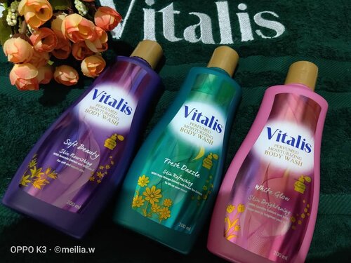 -Review VITALIS PERFUMED MOISTURIZING BODY WASH -#UpdateBlogKalian pasti saat membeli body wash,  salah satunya pasti pilihan aroma wanginya nya.  Nah Vitalis Body Wash mampu memberikan experience mandi yang lebih baik. Selain aroma parfum, kita pasti juga menyukai sabun mandi yang tidak membuat kulit kering sehingga peranan moisturizer dalam formula sangatlah penting. Untuk memastikan kelembaban kulit setelah pemakaian, Vitalis menambahkan high quality moisturizer. Nah cobain yuk #mandikeharuman  yang glamor.  Rasakan SENSASI MANDI PARFUM BERSAMA VITALIS PERFUMED MOISTURIZING BODY WASH.Aku udah lho!https://www.meiliawury.com/2020/01/review-pengalaman-mandi-menggunakan.html?m=1@pesonavitalis @bloggercihuy#clozetteid