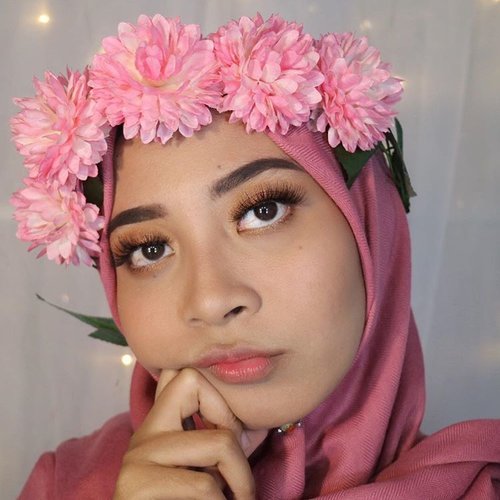 Fluttery lashes. It's from @eclipse_eyelash tapi aku lupa tipenya apa. Huu. 😞This look is up on my youtube channel. Link in bio. 🐯#caaantik #caaantikbeautyblog #clozetteid #starclozetter #valentinemakeup #mblo