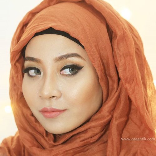 One more time. ✌Hari pertama #100daysmakeupchallenge 1 day down, 99 more to go.... 💖🌸🌸🌸#clozetteid #makeup #beauty #starclozetter #makeupartistsworldwide #beautyfeature #undiscovered_muas #mua #motd #wakeupandmakeup #CaaantikBeautyBlog #zukreat #hijabi #shaziahaquemakeup #goldenbeautymakeupartist