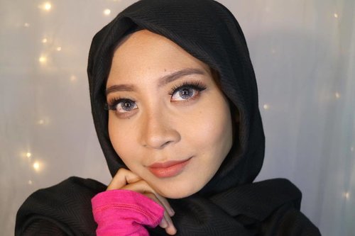 Besok mau ada video baru di youtubeku. 😊😊Stay tune ya guys.Youtube: Girly Saputri. Lenses: Dream Color Lens yang Pancake Series dari @cleolens current faveeee. 😍#youtuber #byoutuber #beautyyoutuber #clozetteid #makeup #beauty #starclozetter #hijabi #muslimahchamber #muslimahapparelthings #hijabchic #hijabbeauty