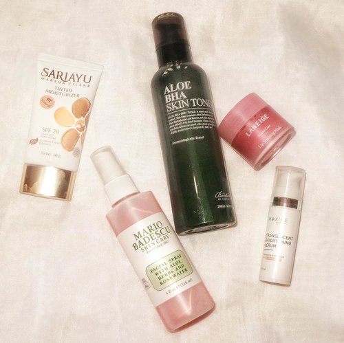 This morning simple skincare routine. 🌞 
_
✨ Benton Aloe BHA Skin Toner. Been a long time not using this one. I’m currently looking for another BHA product actually. 
_
✨ Maxine Clinic Translucent Brightening Serum. Heyyy I am liking this product. Although it hasn’t shown up some results, but it keeps my face clearer. 😁 
_
✨ The Ordinary Caffeine Solution. Forgot to take pic but I use it as my eyecare. 
_
✨ Laneige Lip Sleeping Mask. This product is A LOT. Been using it everyday for a year and the product isn’t even half empty. 
_
✨ Mario Badescue Rose Water Facial Spray. Topping everything. 😄 
_
✨Sariayu Tinten Moisturizer with SPF. Using this today cause I’m gonna go out and about. 😎
#clozetteid #starclozetter #skincareroutine #skincarejunkie #skincareregime #beautyregime #caaantikbeautyblog #caaantik #mariobadescue #benton #maxineclinic #sariayu #laneige #theordinaryskincare #theordinary #beautyjunkie #morningroutine