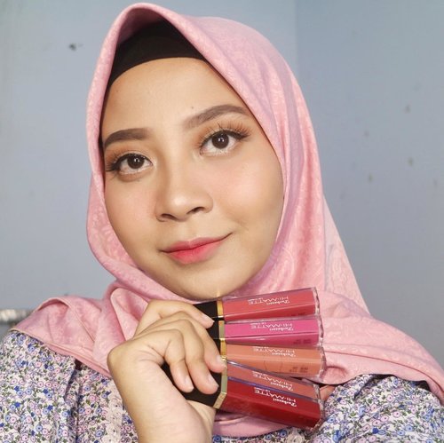 Semua warna dari seri @purbasari_indonesia Hydra Matte Lip Cream sudah aku review loh di blog. 😚Buat pecinta lip cream matte, lipstick terbaru Purbasari ini bisa jadi pilihan yang sesuai karena teksturnya yang lembut. 😻 .Pssst, di foto ini aku mix semua warnanya biar jadi ombre lips. Maruk amat ya punya lipstik. 😆#purbasarilipmatte #clozetteid #makeup #lipstick #starclozetter #purbasari #lipcream #caaantikbeautyblog #caaantik