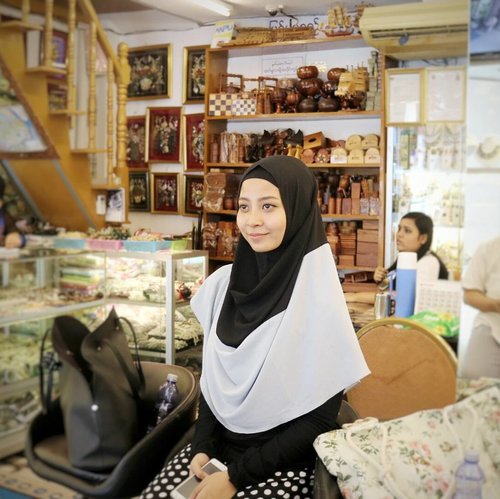 Today, we went to buy some jewelrys at Myanmar. And I love instant hijab from @kaerhijab that's given to my by @womanblitzIt is very simple to wear and so comfortable. Even when I walked in a humid weather, this hijab kept my head cool. Love the fabric indeed. 😊 Thank you @kaerhijab and @womanblitz❤#clozetteid #hijab #starclozetter #fashion #hijabi #hijabstreetstyle #hijabcouture #hijabchamber #hijabilady #travelcaaantik #TravelWithGirly