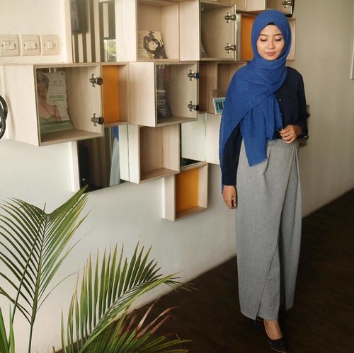 Today's outfit while attending @puspitamarthaid International Beauty School Surabaya. #starclozetter #clozetteid #caaantikbeautyblog #caaantik #sbybeautyblogger #bblogger #puspitamartha #ootd #hijabi #hijabootdindo #hijabootd