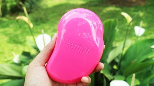 So in love with this little magical pink hair brush. It is always in my bag wherever I travel. 😍😍
You can read the review on Caaantik. Link is in bio. 😙
#tangleteezer #clozetteid #makeup #beauty #beautybloggers #beautybloggerid #indonesiabeautyblogger #indonesiafemalebloggers #caaantik #caaantikbeautyblog