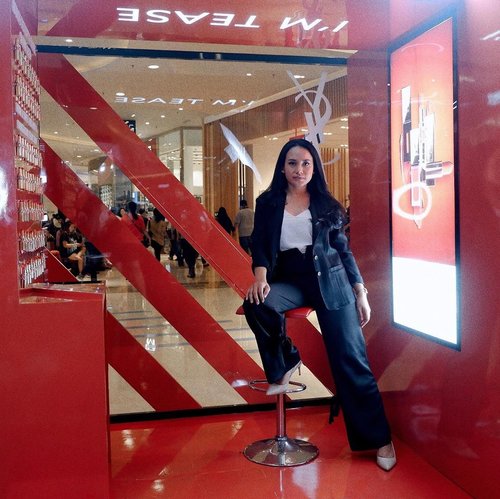 at @yslbeauty “ENDANGER ME RED” 💋 
btw you can engrave your own lipstick case!!! #endangermered #yslbeauty #yslbeautyid #ibsxysl