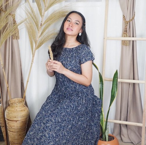 Parisian chic, redefined.
Loving the silhouetes of this twist pleats dress from @uniqloindonesia x Ines De La Fressange.
Tres chic and easy to care!

#inesdelafressange
#uniqloindonesia
#uniqlolifewear
#uniqloines
#inesxuniqlo