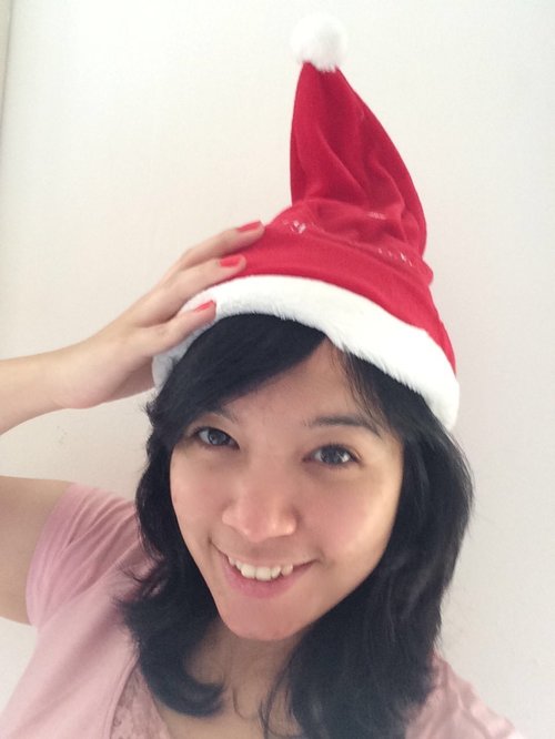 Match my #RevlonParfumerie Color with my  christmas santa hat #ClozetteID