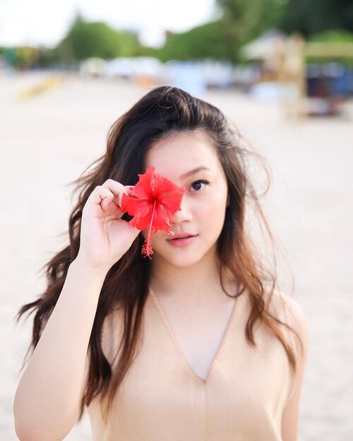 Just breathe. 🌺 | 📸: @rob.b.wayne...#beach #bali #balinese #beachbabe #summer #summerbreak #explorebali #travelbali #exploreindonesia #exploreindonesia #flower #flowers #sun #beachday #beachhair #nofilter #karmabeach #karmakandara #karmakandarabeach #balibaby