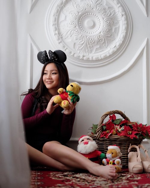 So excited to be collaborating with @hkdisneyland for their Christmas Campaign this year! 🎄For those of you looking for an affordable yet exciting trip for you and your family, you can save up to 40% on a guest room at the Disney Explorer’s Lodge, the Hong Kong Disneyland Hotel, or Disney’s Hollywood Hotel by taking the advanced purchase offer on their website! 💫 #aaendorse #collaboration #Ad #hkdisneyland #disneyholiday
_
📸: @cynthia__veronica @crh.photoshot 📍: @studiofoto7 #studiofoto7arcade 
_
#disneyidn #disneyland #disneyworld #disneylove #christmas #christmasfeed #christmastime #disneylover #disneychristmas #winterwonderland