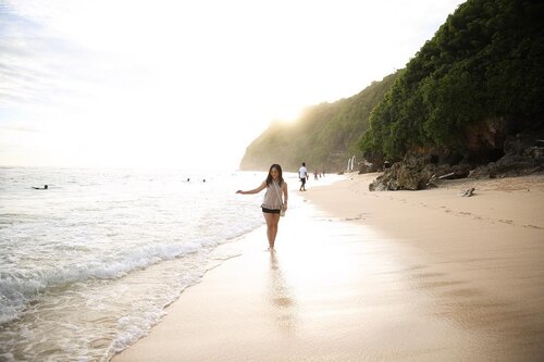 Just five weeks to summer break 🏖☀️🤗
📸: @cynthia__veronica
.
.
.
#travel #traveler #bali #balinese #balibabe #beachbabe #travelbali #explorebali #exploreindonesia #travelindonesia #karmakandara #karmabeach #summer #beachdays #beachhopping #cannonphotography #canonindonesia #canon6d #beachlife #beachwear #beachwalk #nofilter #sunlight #clozetteid