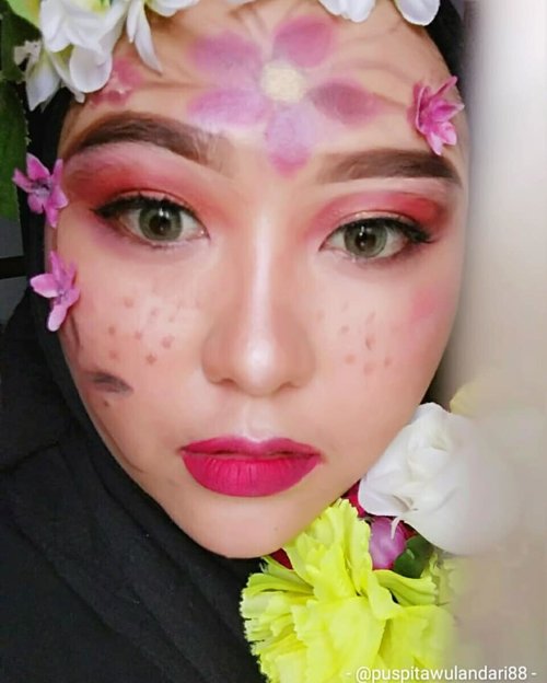 Face painting dengan tema Flower Pop Art lagi colab sama teman2 dari @beautycollab.id yang semuanya pada kece dan baik banget😍 #Facepainting #beautycollab #flowerpopart #Puspitawdmakeup#ClozetteID