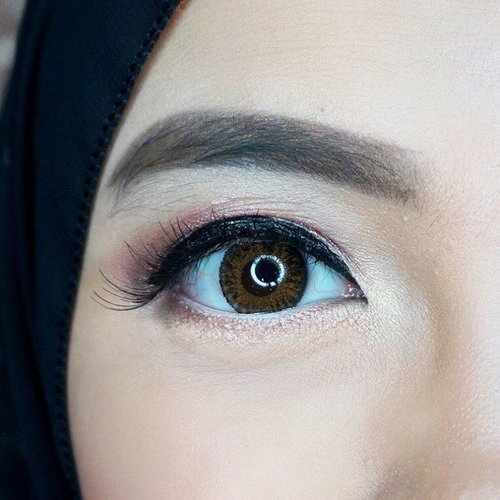 #EOTD • Eyeshadow: Sleek iDivine Goodnight Sweetheart
• Eyeliner: Witch's Pouch
• Eyebrow: Etude House Drawing Brow
• Eyelash: @ratubulumata R44
•
#clozetteid #beauty #makeup #beautybloggerindonesia