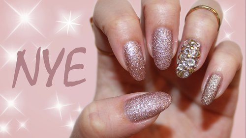 Last Minute New Year's Eve Nails | Blingy Accent Nail - YouTube