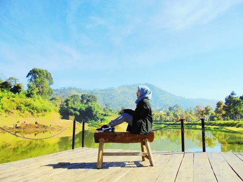 Collect beautiful moments🌞⛅🌈🌻••••#RatnasasDiary #ClozetteID #OotdHijab #BandungBanget #ExploreBandung #Ootd #Hijaber #DailyHijab #BandungKotaKembang #TamanLembahDewata #Travel #Lembang #Bandung #Hijab #HijabBlogger #Hijaber