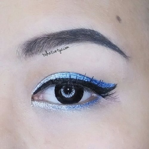 Can you believe that this look is created using only eyeliners? I name this 'Ombre Blue Sky'. You gotta believe it, ladies. I only used Revlon Colorstay Skinny Liquid Liner and Revlon Colorstay Pencil liner. Check the other looks I created on my blog http://bit.do/RevlonColorfulAffairChallenge #eyes #eyeliner #liquideyeliner #pencilliner #eyeliners #Revlon #RevlonIndonesia #RevlonID #RevlonColorstay #SkinnyLiquidLiner #sapphire #silver #BlackOut #OmbreEyes #talkativetya #bbloggers #BBloggersID #indonesianbeautyblogger #BeautyBlogger #beautybloggerindonesia #beautybloggerjakarta #clozettedaily #ClozetteID #eyemphasize #loveison #MakeupChallenge #makeupcompetition #aillis