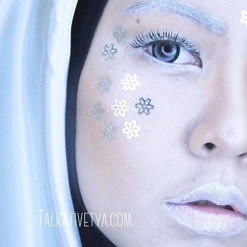 Ice Queen... I know Halloween was over, but I can't help myself trying to ace this cold look. What do you think? #icequeen #ice #cold #coldice #queen #glitter #makeup #halloweenmakeup #Halloween #talkativetya #BeautyBlogger #indonesianbeautyblogger #bbloggerid #BblogID #IBB #clozetteID #rcnocrop #fujifilmcamera #ringlight #gelsoftlens #princess #iceprincess