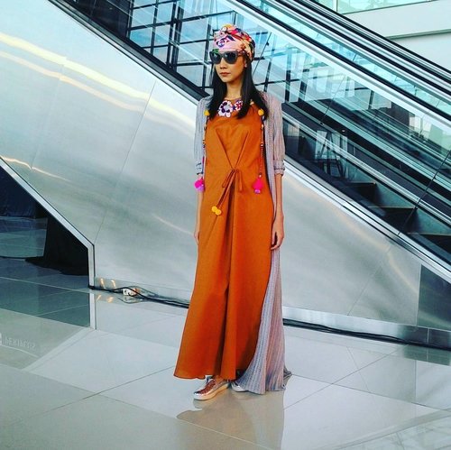 Really like this style from @happaofficial designed by Mel Ahyar. ..#latepost #terminal3 #T3FashionShow #T3CGK #fashionshow #fashion #beauty #beautybloggerselaluupdatefashion #bblogID #bbloggers #talkativetya #IndonesianHijabBlogger #indonesianbeautyblogger #clozetteID #Terminal3Ultimate