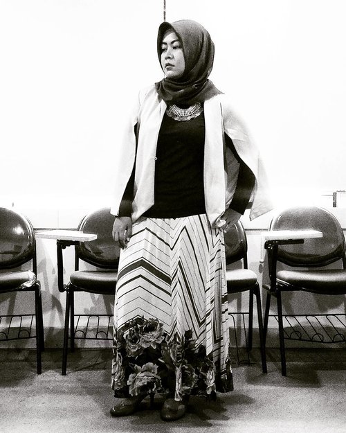 In the distance between black and white lies the colour of the soul ~ Corinne Stubson....All fashion items are bought in local market.Hijab: idr 30kCape outer: idr 50kInner: idk 40kSkirt: idr 80kNecklace: 40kShoes: idr 150k @paylessshoesource..#talkativetya #fashion #blackandwhite #quotation #quotes #quoteoftheday #capeouter #hijab #scarf #hijabers #moslemfashion #modeststyle #modestwear #moslemmodestfashion #IndonesianHijabBlogger #indonesianbeautyblogger #bbloger #bblogID #beautybloggerindonesia #beautybloggerid #clozetteID