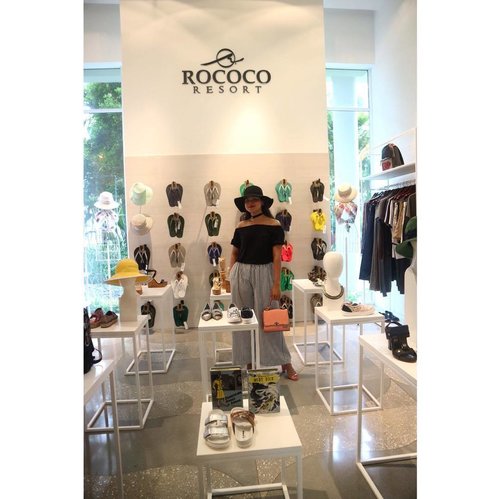 It's officially open now! @rococostore second resort😻🎉 Can't wait to write the full review on the blog💞
.
.
.
.
.
.
#rococo #rococoresort #blogger #baliblogger #shoppingdestination  #highendbrand #balibeautyblogger #balifashion #balifashionblogger #balilife #clozette #clozetteid