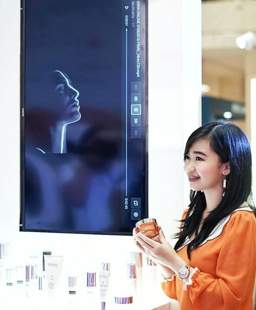 Wearing energizing orange outfit for @iomaindonesia new product launch 🍊 I learned how to recharge skin in a flash at night with this Vitality Sleeping Mask from @jean_michel_karam, the founder and CEO of IOMA. It's such a honour to meet him in person.-Pollution, stress, hectic daily routines, and fatigue will cause the skin worn out. So, it needs to recharge during the nighttime to make it back in shape the next day. You will wake up 💯% recharged and shining with a new radiance with Vitality Sleeping Mask. 💎💎 Can't wait to try this product.-Thank you @bloggermafia for having me 💛 #recharge #revitalize #rejuvenate #bloggermafia #YennixBloggerMafia