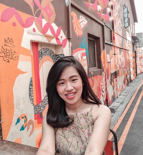 ~ Stay Positive, Work Hard, and Make It Happen ✨
.
.
.
.
.
.
.
.
.
.
#clozetteid #clozetteco #starngage #weekendvibes #weekendmood #qotd #positivevibes #quoteoftheday #potd #potdindo #mural #hajilanesingapore #wallart #outfits #outfitinspo #summervibes #instagood #travel #travelgram #travelgirl #holiday #wanderlust #explore #likeforlikes #visitspore #instagram