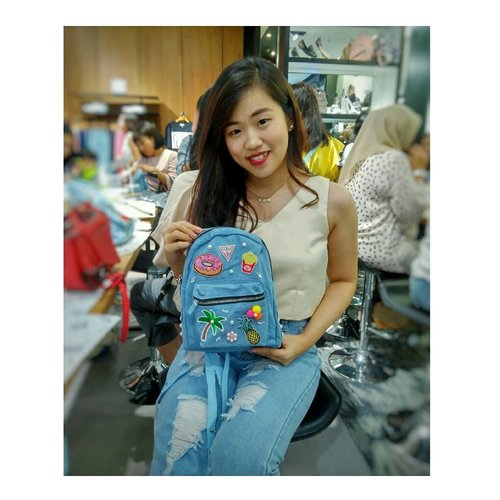 Its All about "Guess DIY Event" 
Such a great event and i really enjoyed it 😍😍
.
.
.
Proudly present my limited edition 'Denim Backpack with Sparkling Summer Decorate Theme' 🎒🌴🍍🍦- Decorated by Me 😉😊
.
.
.
Special thanks to @cleo_ind @guess_id @maybelline 😊😊
.
.
.
.
#guessupyourbag #maybelline #cleomagz #cleoindonesia #guessindonesia #cute #maybellineindonesia #handmade #decoration #diy #patches #sparkling #sparklingsummer #madebyme #decoratedbyme #workshop #likes #guessdiyevent #clozetteid #potd