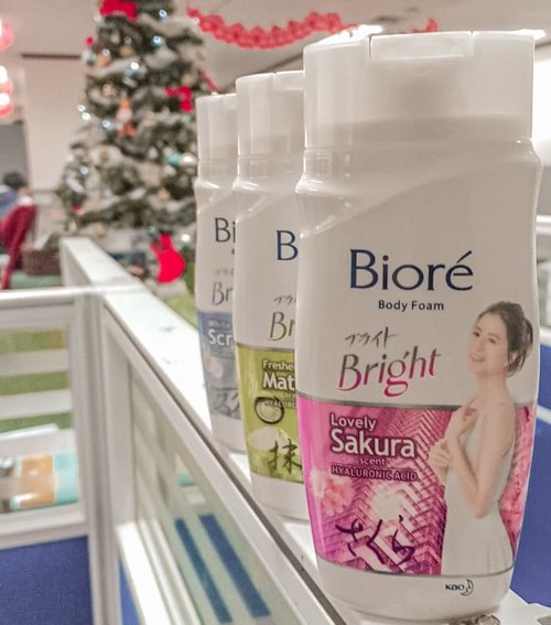 New Year ! Taon baru pasti punya banyak resolusi dnk 😁 Salah satu resolusi ku adalah “punya kulit yang sehat, bersih dan cerah” ga cuman kulit muka aja tapi juga secara menyeluruh ✨ .

I’m so happy karena skrg @id.biore ngeluarin rangkaian baru yaitu ‘Biore Bright Series’ yang terdiri dari 3 varian : .
✨ Biore Lovely Sakura
✨ Biore Freshen Up Matcha
✨ Biore White Scrub .

Dan yang paling penting, rangkaian ini merupakan inovasi terbaru ‘Japan Bright Micellar & Hyaluronic Acid’ which is bagus banget buat kulit dimana selain bisa membersihkan kulit lebih mendalam juga pastinya tetap menjaga kelembapan dan mencerahkan kulit 🥰 
Jadi ga perlu khawatir lagi dengan Kulit kusam dan kering 😍😍 #CerahKenyalBercahaya
#BioreBrightxClozetteID 
#KireiBrightSkin 
#ClozetteID .
.
.
.
.
.
.
.
#clozette #clozetter #clozettereview #bioreid #biorebrightseries #skincare #bodycare #likes #skincarejunkie #indobeautygram #indobeautysquad #beautylover #likeforlikes #likeforfollow #instagood #sparklingsquad #healthyskin #instagram