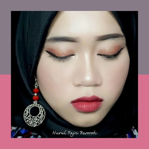 Idk suka bgt sama ni makeup😂 boleh recreated dr @nicolesmakeup_ ❤

Earings by @annisa_accessories ❤

Details :
Face
💄 @maybelline Fitme matte poreless shade 228 (soft tan bronze doux)
💄@makeoverid face contour kit 💄@beautyboxind urbanfix flawless matte loose powder shade 300 (translucent)
💄@thebalmid The manizer sisters
Eyes
💄@etudehouseofficial drawing eyebrow
💄@maybelline the nudes eyeshadow mix @nyxcosmetics_indonesia adorable + glitter
💄@maybelline hypersharp liner
Lips
💄@brunbrun_paris BB melted matte lipcolor Carina

#indobeautygram #beautyvlogger #beautyblogger #beautyjournal #beauty #clozetteid #clozette #happynewyear #beautybloggerindonesia #bvloggerid #bloggermafia #bunnyneedsmakeup #nicole2017giveaway