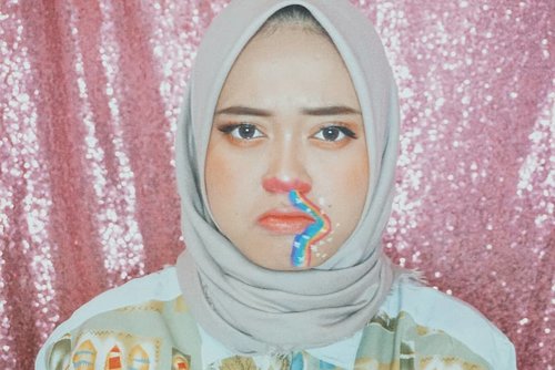Rainbow Nosebleed🌈🌈✨✨ Inspired by : @janineintansari 💜.#beautybloggerindonesia #makeupisart #makeup #makeuptutorial #facepainting #rainbow #nosebleed #makeupbynfb #art #rose #peachymakeup #bunnyneedsmakeup #clozetteid