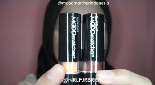 This is how i do my ombre lips with super longlasting lipstick from @moodmatcherindonesia on my latest makeup update💕
.
.
#indobeautygram #beautyvlogger #beautyblogger #beautyjournal #beauty #clozetteid #clozette #beautybloggerindonesia #freeendorsement #freeendorse #endorsement #endorse #bvloggerid