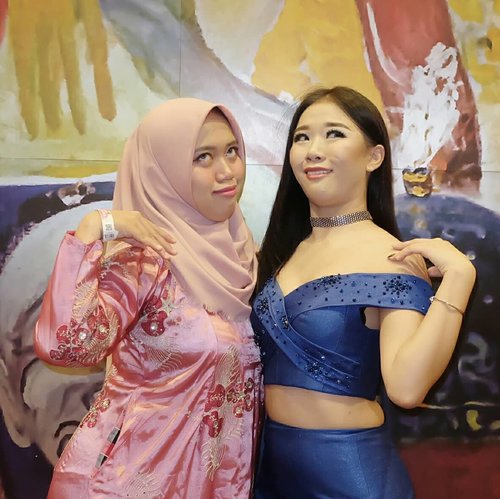 My 2nd Day at #beautyfestasia2018 @beautyfest.asia 💕💕Gausah ditanyain. Ya gue berasa overweight foto brg ci @cindythefannie 😥😥😥. .#indobeautygram #beautyvlogger #beautyblogger #beautyjournal #beauty #clozetteid #clozette  #beautybloggerindonesia #bvloggerid #bloggermafia #bunnyneedsmakeup #mudaberhijab #hijab #hijabers