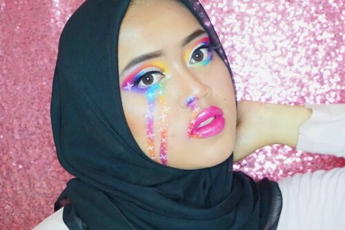 My rainbow tears 🌈😂
.

Lagi seneng makeup2 gini, masih belajar sih. Udah beli facepaint tapi baru warna putih, nyicil dulu satu2 hehehe 🤭
.

Deatails :

Eyeshadow : @beautyglazed
@colourpopcosmetics 
Eyebrow : @iomibeauty 
Foundation : @maxfactor 
Lipstick : @polkacosmetics @fentybeauty @maybelline 
Eyeliner : @chicaychico_official .

#beautybloggerindonesia #clozetteid #makeupisart #makeup #makeuptutorial #facepainting #rainbow #makeupbynfb #art #peachymakeup #motd #bunnyneedsmakeup  #100daysofmakeup #wakeupandmakeup  #creativemakeup #colourfullmakeup #rainboymakeup #fentybeauty #colourpop #maybelline #polkacosmetics #maxfactor