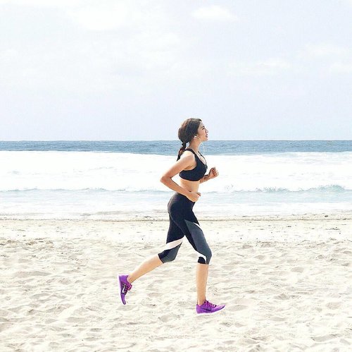 beach runs are always my favourite things to do to keep fit 💪🏼 come along and join in the festivities at the NRC event on the 16th and 18th June 2016 in Central Jakarta 🏃🏻🏃🏻 see the schedule on http://www.nike.com/id/en_gb/c/cities/jakarta #nikefree #clozetteid #nikewoman