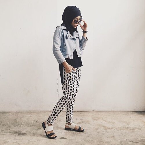 You have to learn the rules of the game. And then you have to play better than anyone else. (Albert Einstein)#VSCOcam #hotd #ootdid #clozetteid #lookbookindonesia