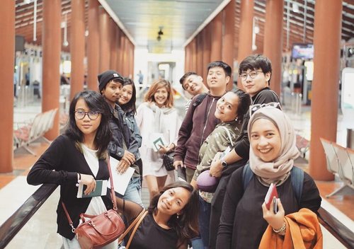 #throwbackLooking forward for the next trip with my lovely team. ❤ ... ......#sakuralisha #independentwoman#indonesianbeautyblogger  #beautybloggers #travellife #travelblogger #soekarnohatta #fashionoftheday #followback #followforfollow #followme #likeforlike #like4like #likeforfollow #travelling #ootd #fashion #outfit #jalanjalan #beautyblogger #indonesian #jakarta #fashionoftheday #indonesia #clozetteid #teamwork #outfitoftheday